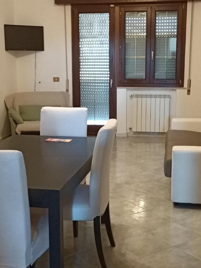 King Suite - Intera Suite Vicino Aeroporto E Fiera Di Roma Fiumicino Dış mekan fotoğraf