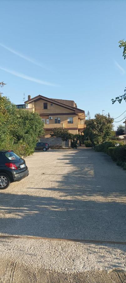 King Suite - Intera Suite Vicino Aeroporto E Fiera Di Roma Fiumicino Dış mekan fotoğraf